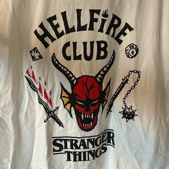 BUNDLE 3/$12 NWT Unisex Stranger Things Hellfire Club T-Shirt - Picture 2 of 5
